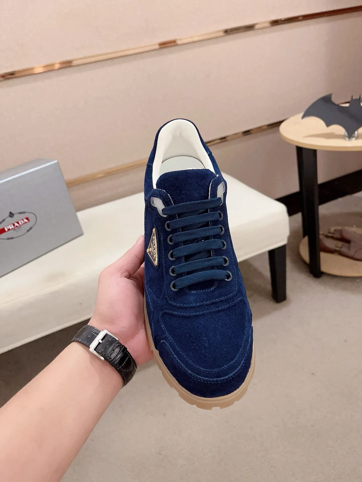 Men's shoes 💰 540💰 ✔️✔️✔️Higher version High-quality new PRADA (Prada) counters are launched at the same time. The new men's shoes and 😘 fabrics are made of high-tech glue-making technology. Lining: Full cowhide lining. 👍🏿 High-end ☄️ air-cushion molded anti-slip rubber outsole, exquisite lines, simple and elegant, comfortable and high-end for leisure travel. Code number: 38 to 44 (45 can be customized and cannot be returned or exchanged)